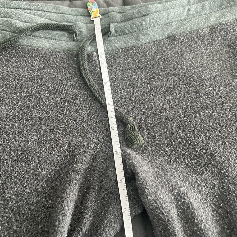 Wildfox Gray Lounge Pants with Pink/Red Lips Logo - Picture 10 of 11